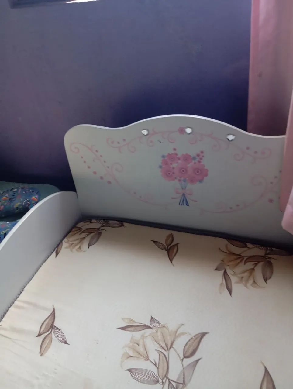 Cama infantil princesas colchão semi nova  - Foto 2