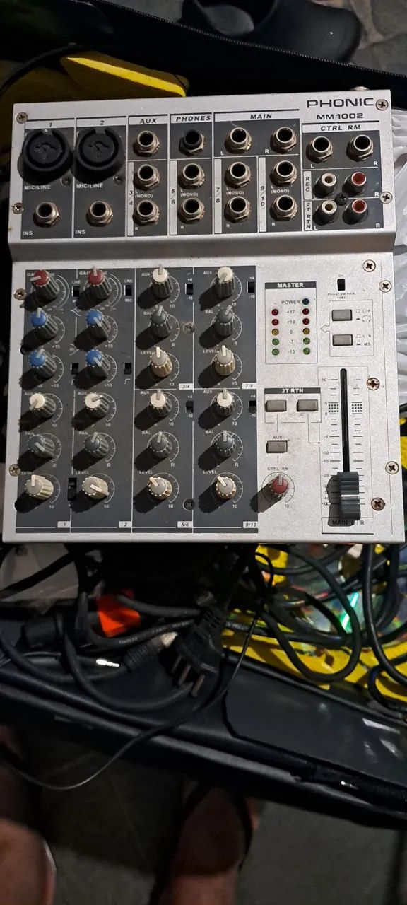 Mesa de som Phonic mm1002