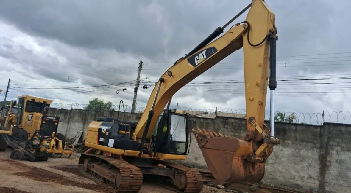 Escavadeira Caterpillar 320D2L