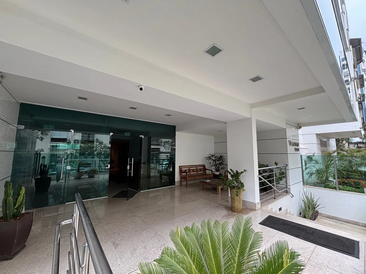 Apartamento semimobiliado no Bairro Independência à venda