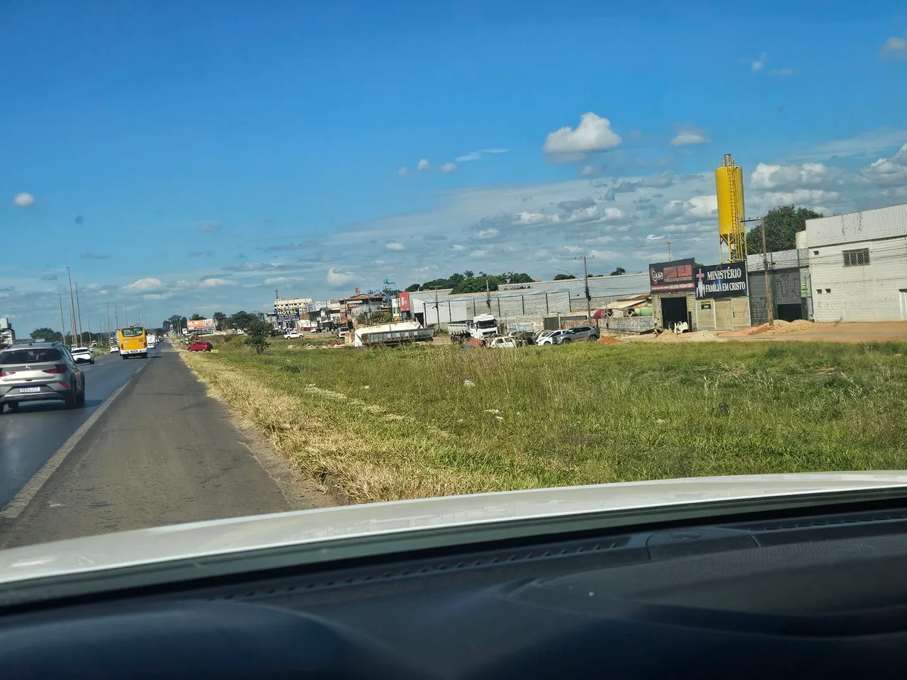 Aluguel comercial galpão 300 metros quadrados