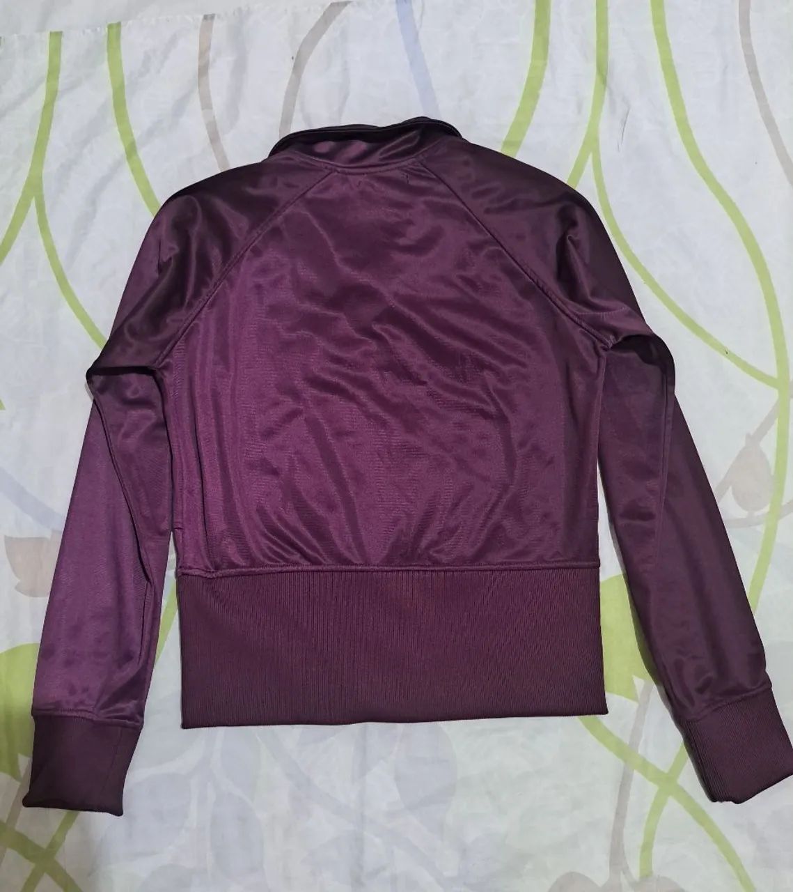 Blusa roxa com detalhes brancos - Foto 2