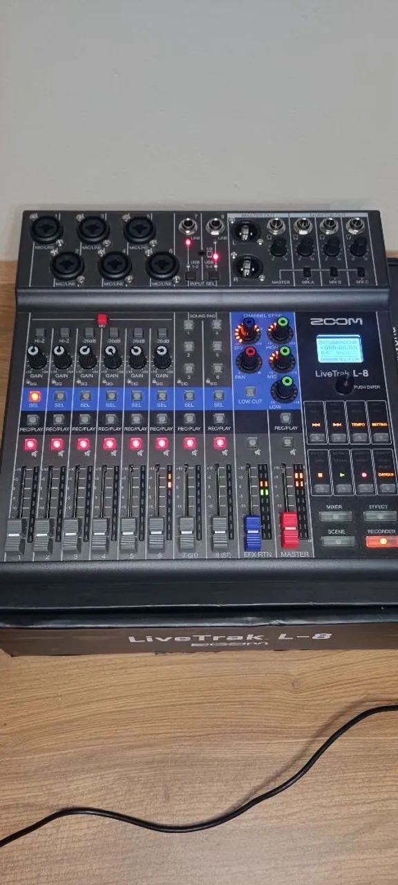 Mesa de Som Zoom LiveTrak L-8 - Foto 5