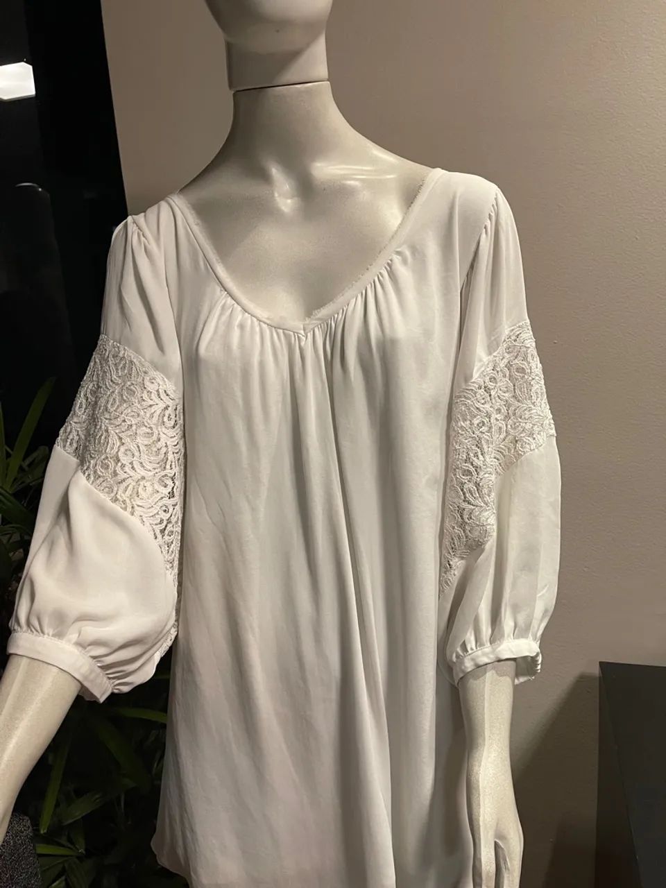 Bata Shoulder com Detalhes em Renda  - Foto 2