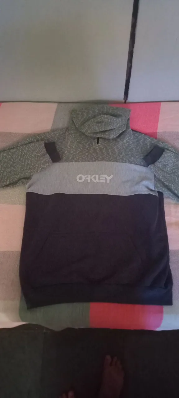 Moletom Oakley- usado mais consevado- original, entre 40 a 70 reais!