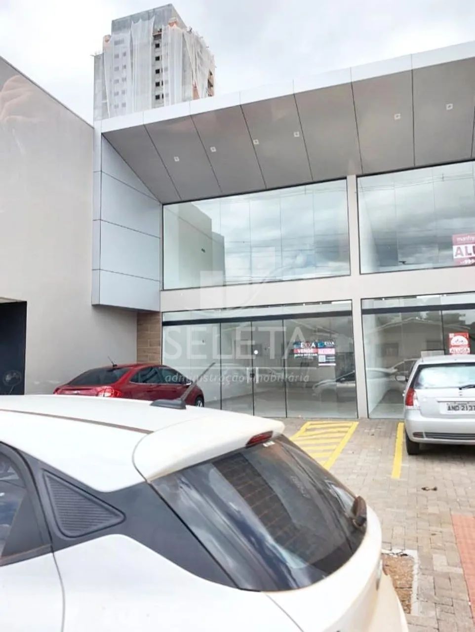 SALA COMERCIAL COM MEZANINO DISPONÍVEL PARA LOCAÇÃO NO CENTRO, EM CASCAVEL, PR - Foto 2