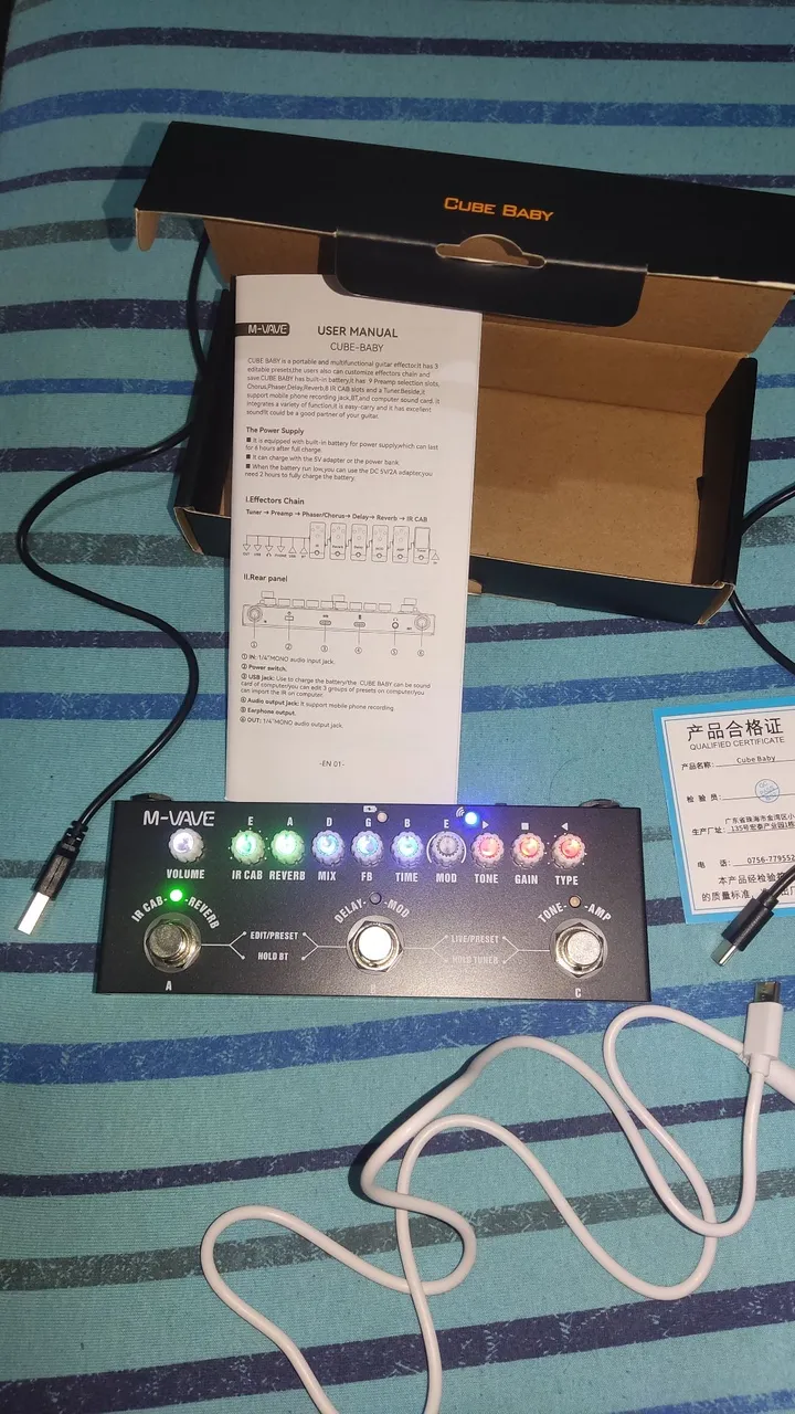 Pedaleira pedal para guitarra Cuvave Cube Baby