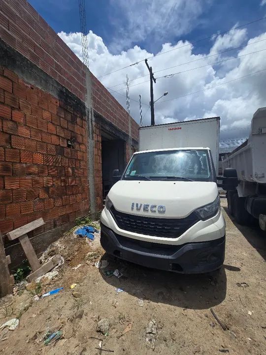 Vendo caminhão baú iveco daily  - Foto 2