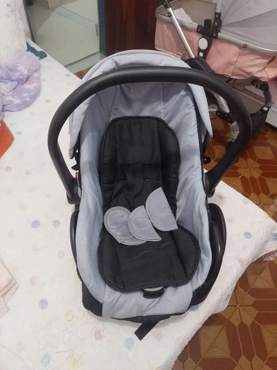 Vendo lindo berço, carrinho e bebe conforto - Foto 5