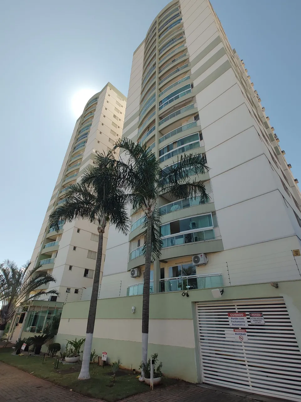 Apartamento 3 suítes repleto armários