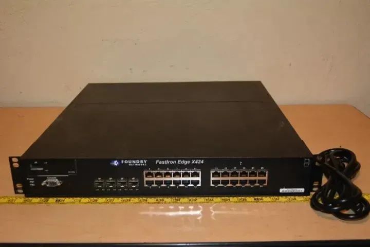 Switch FastIron Edge X424 com Base 20x 10/100/1000 Mbps (RJ-45) L3  - Foto 2