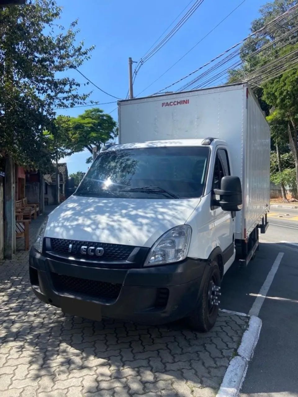 Iveco daily 35s14 baú ano 2014