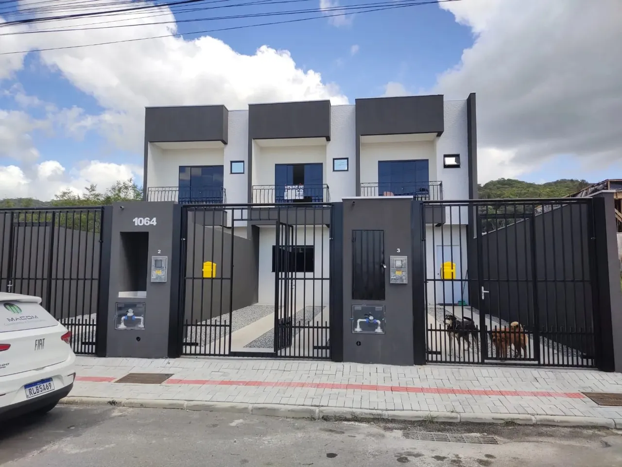 Sobrados com 02 Suítes, 02 vagas, em ótima localização!!! Morretes Itapema