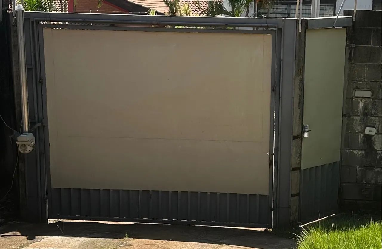 Chapa de zinco de garagem e portão social 