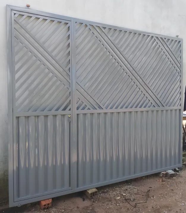 Portão de ferro com detalhes em branco - Foto 4