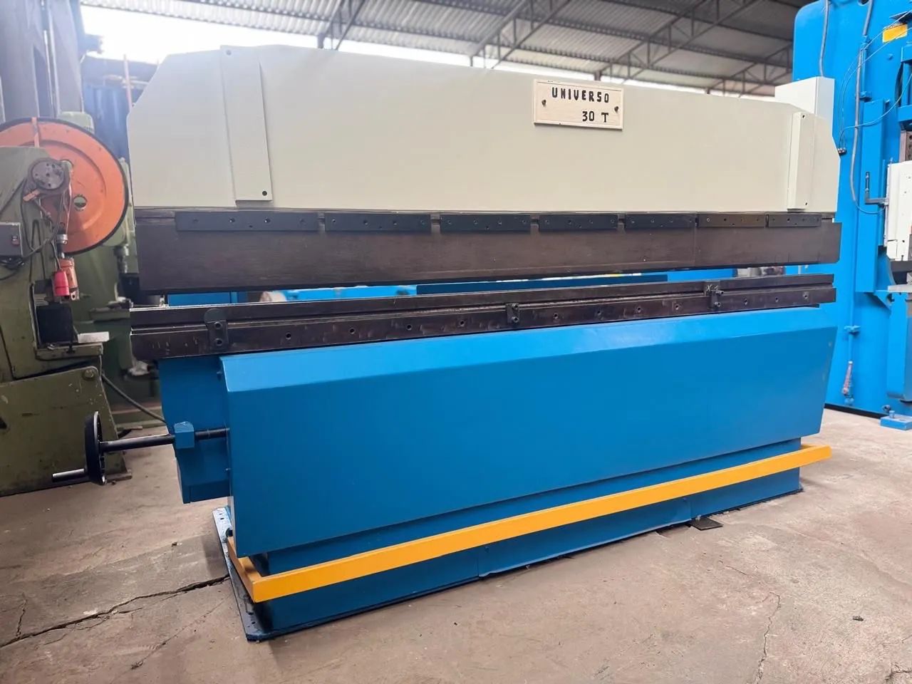 Dobradeira Hidraulica UNIVERSO , Capacidade 3000x30TON - Foto 5