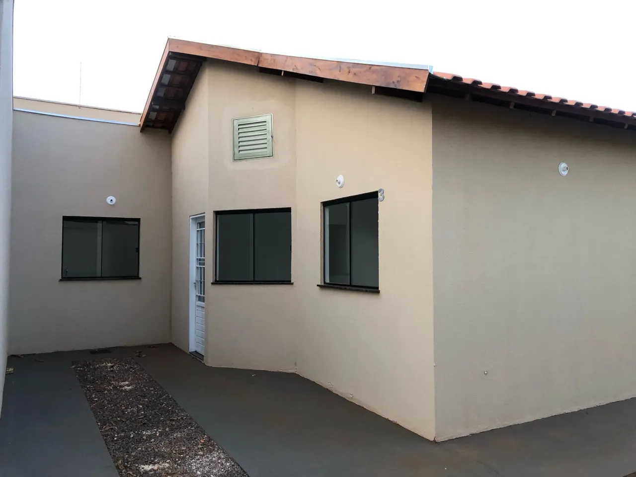 Alugo casa em residencial