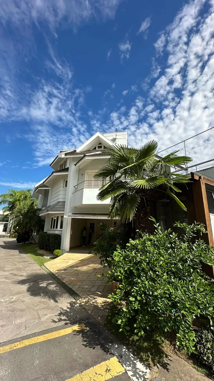Casa de condomínio com 4 suites