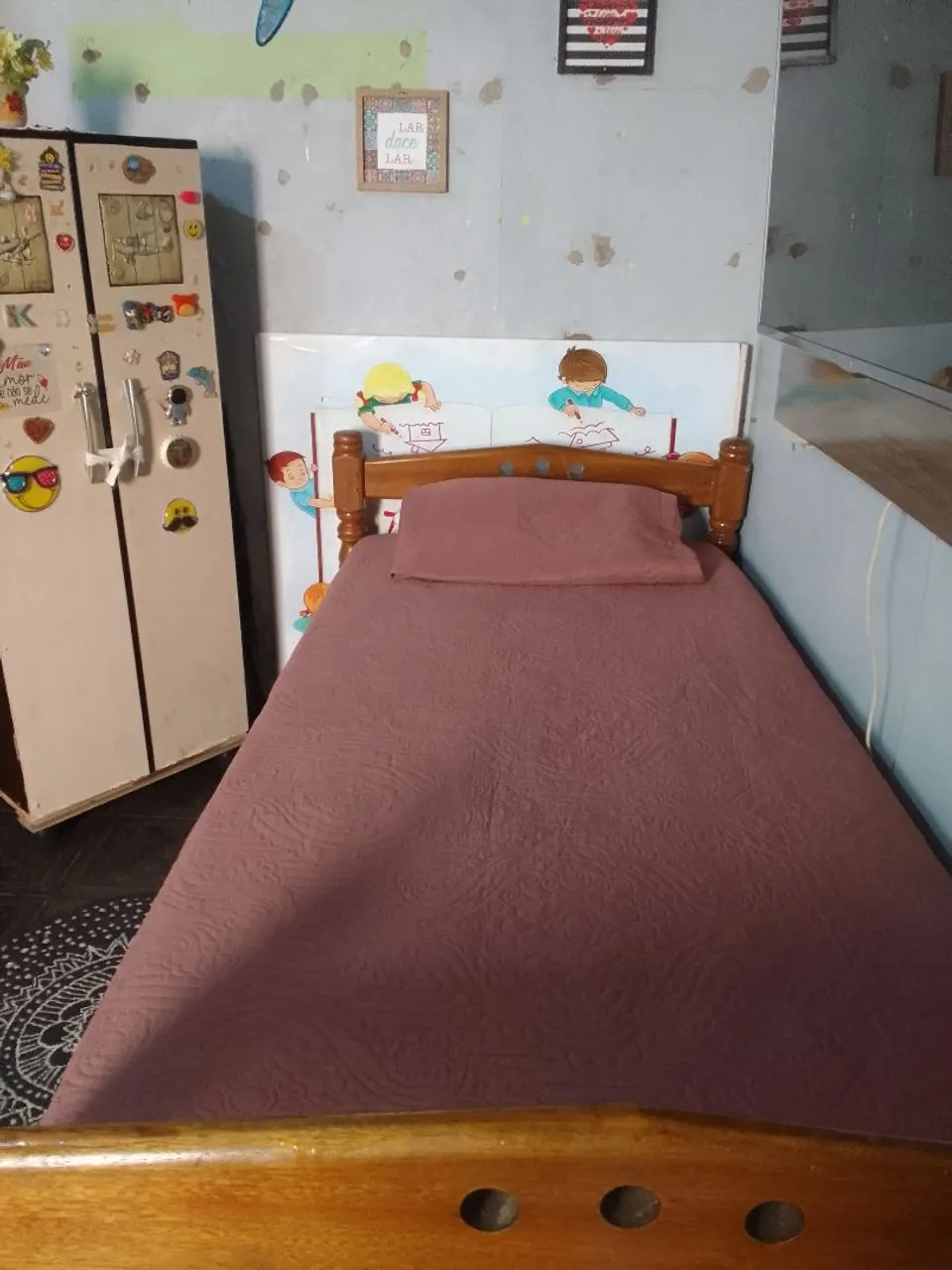 Cama decmadeira de solteiro