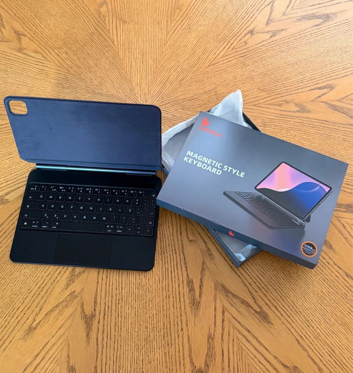 Capa com Teclado Magnético e Touchpad para iPad 10,9/11? - Nova - Foto 3