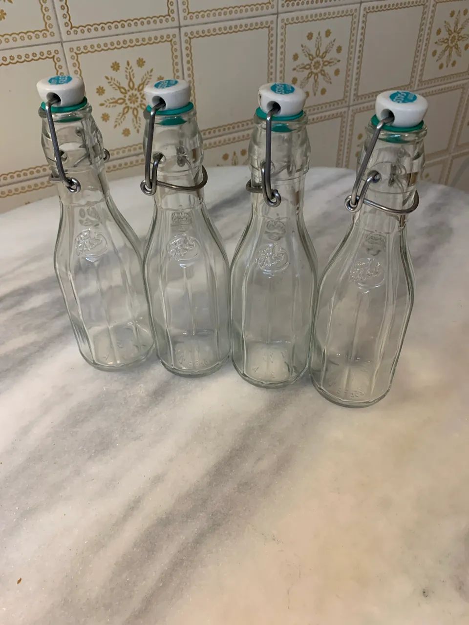 Conjunto com garrafas vintage 
