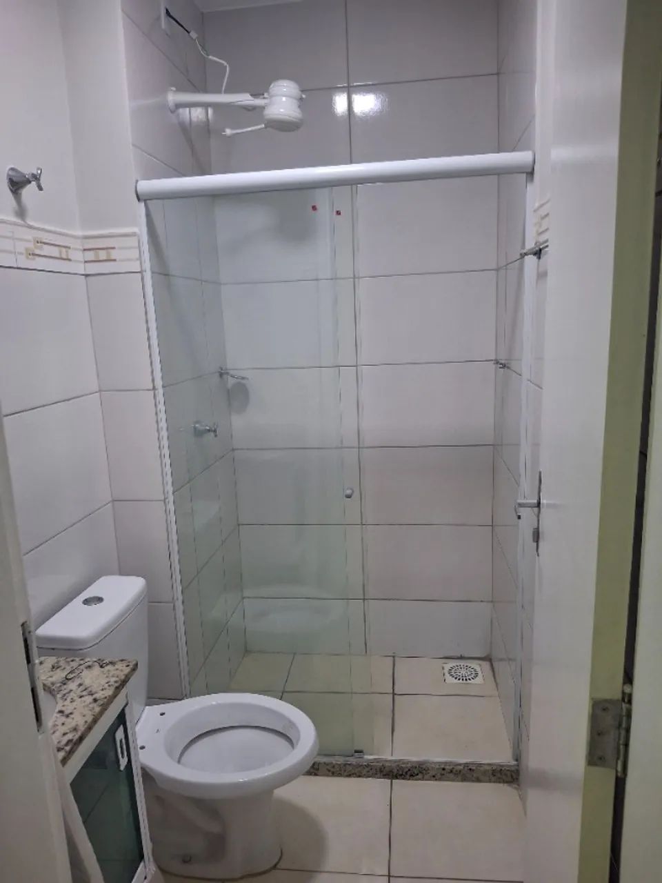 Aluga se  ap 1q e sal  coz e área de serv  na glória próximo de tudo 