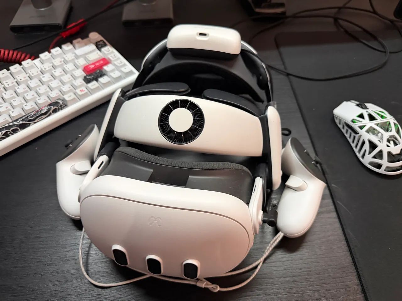 Meta Quest 3 512GB + BoboVR S3 Pro (ambos com 1 mês de uso