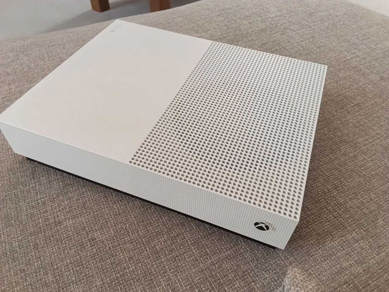 XBOX ONE S 1TB SSD com controle (SEM CAPINHA E COM DRIFT COM CABOS E JOGOS) - Foto 3