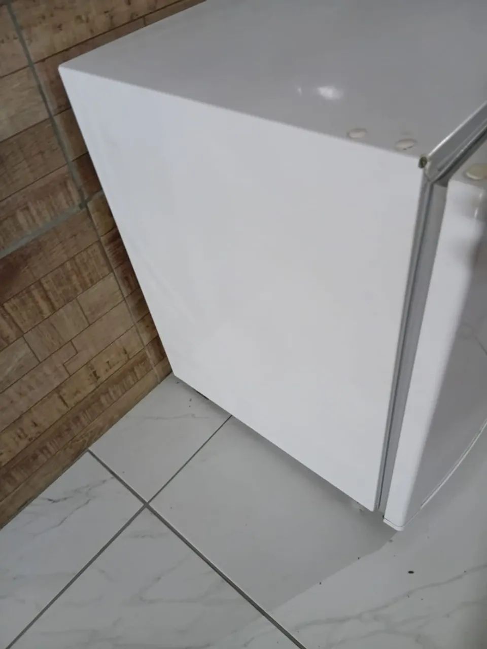 Frigobar Eletrolux 80 litros modelo RE80  - Foto 4