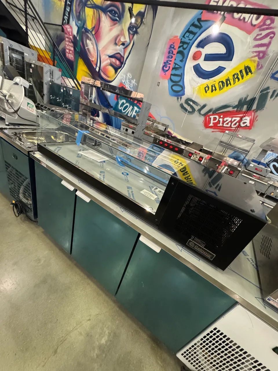 VITRINE REFRIGERADA SUSHI 1,50 MTS BANCADA PRETA NOVA  - Foto 3