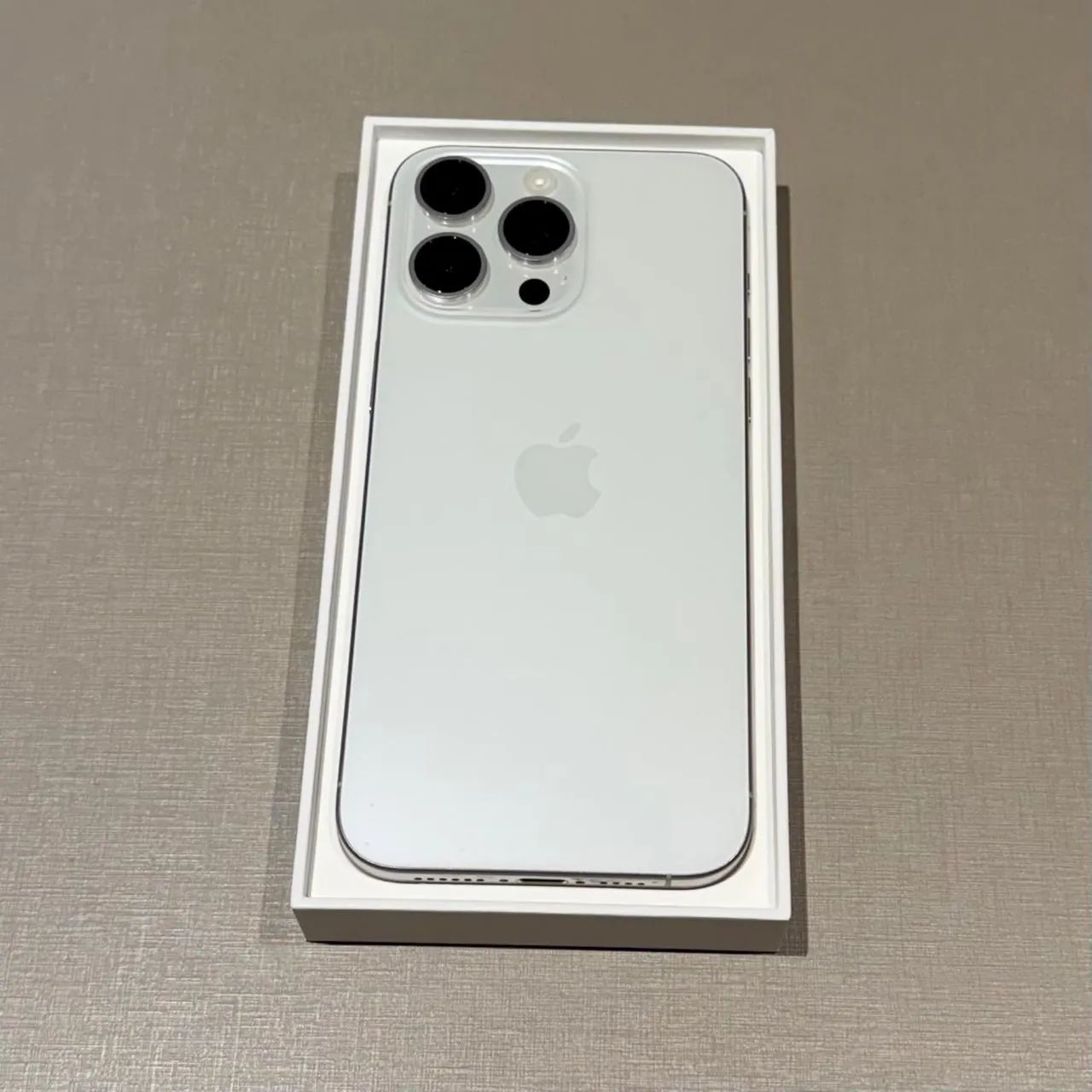Iphone 15 Pro Max 256gb - Titânio Branco  - Foto 4
