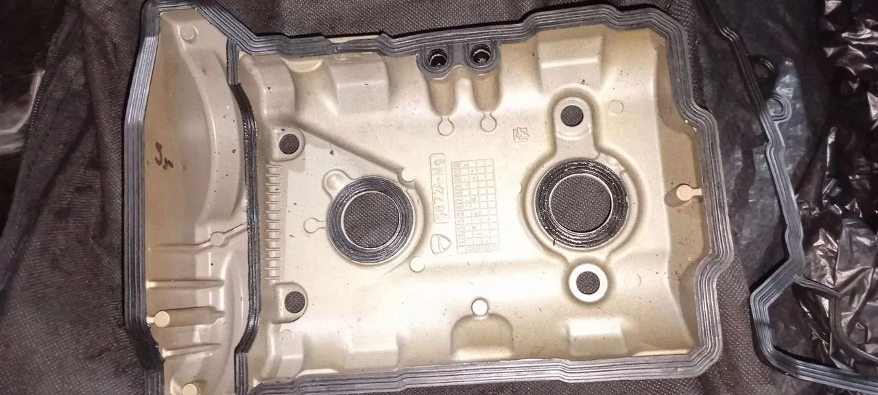 Tampa e guarniçao do cabeçote Ducati Panigali  com pequeno detalhe para recuperação 