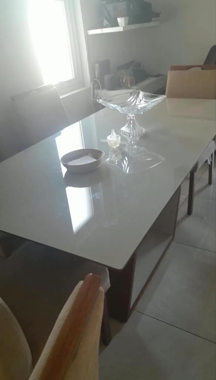 Mesa com tampo de vidro em excelente estado, seminova  - Foto 2
