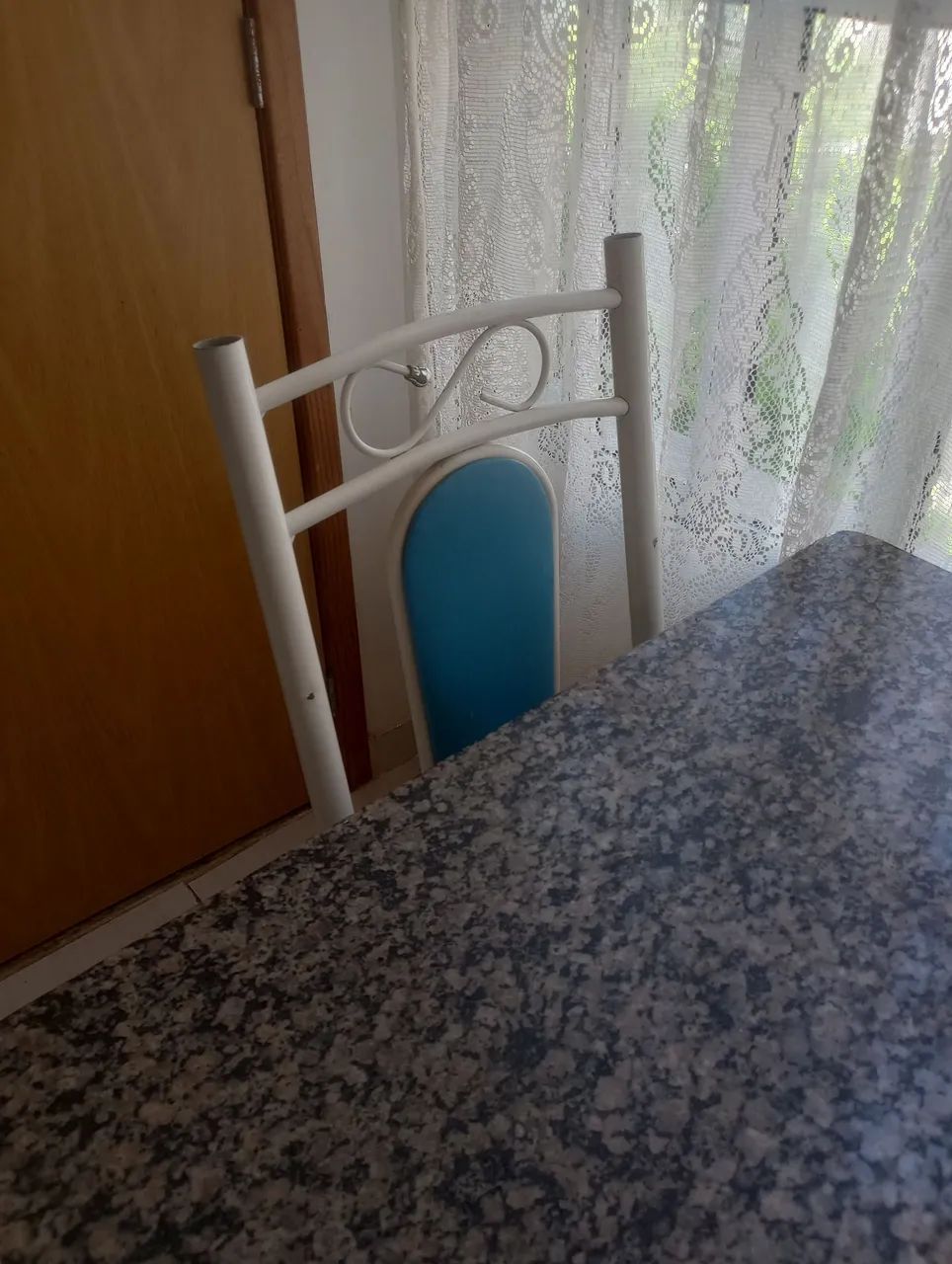 Mesa de granito com 4 cadeiras - Foto 3