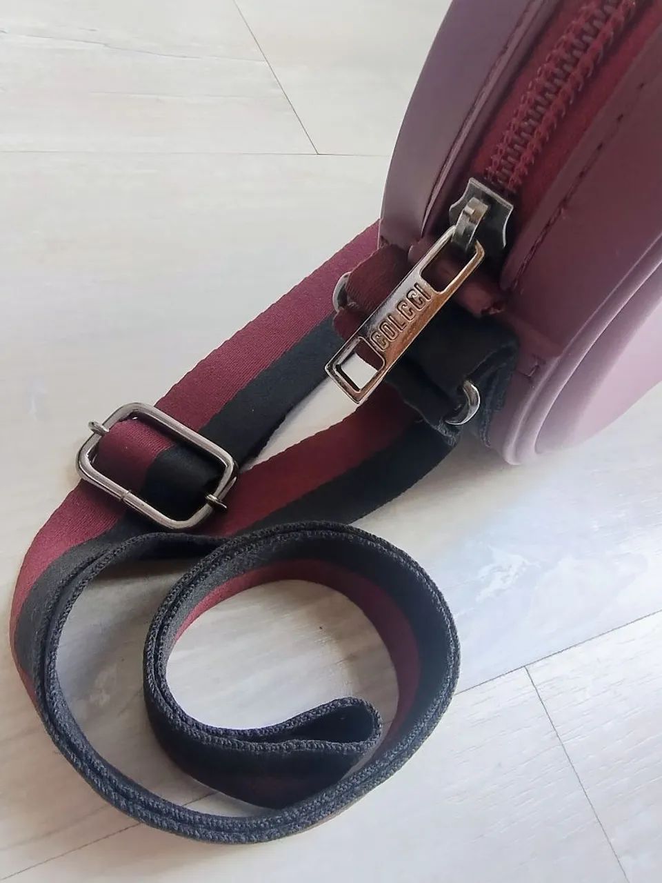Bolsa transversal Colcci bordô  - Foto 2