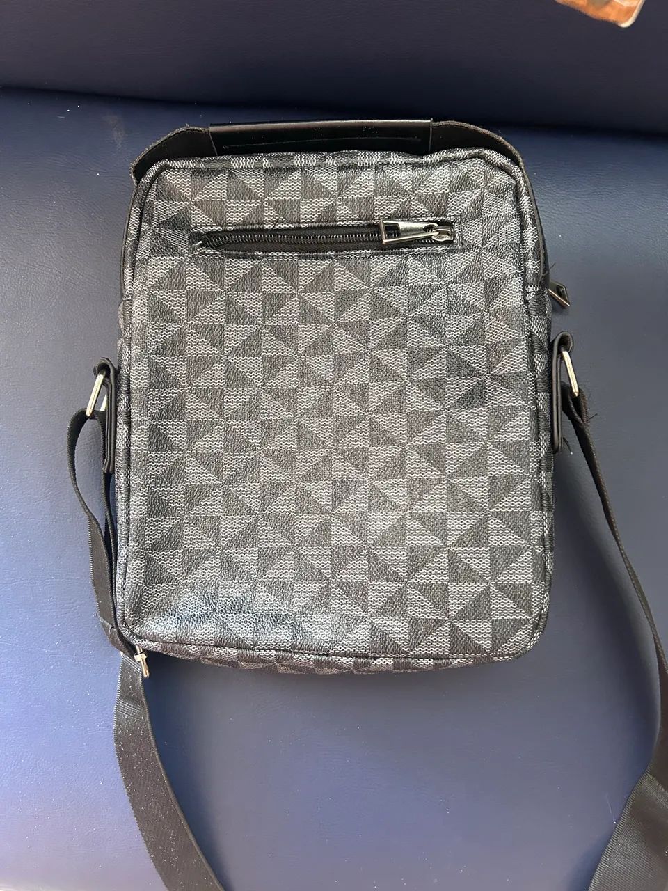 Bolsa Transversal Masculina Preta - Estilo e Praticidade  - Foto 2
