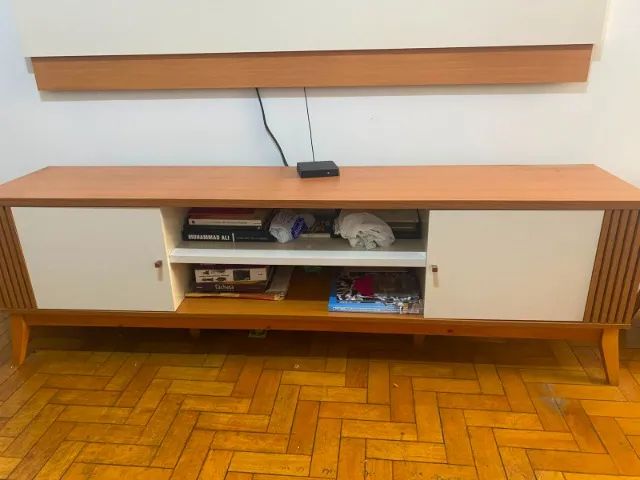 Vendo Buffet/ Rack de MDF de ótima qualidade. Estilo retrô.