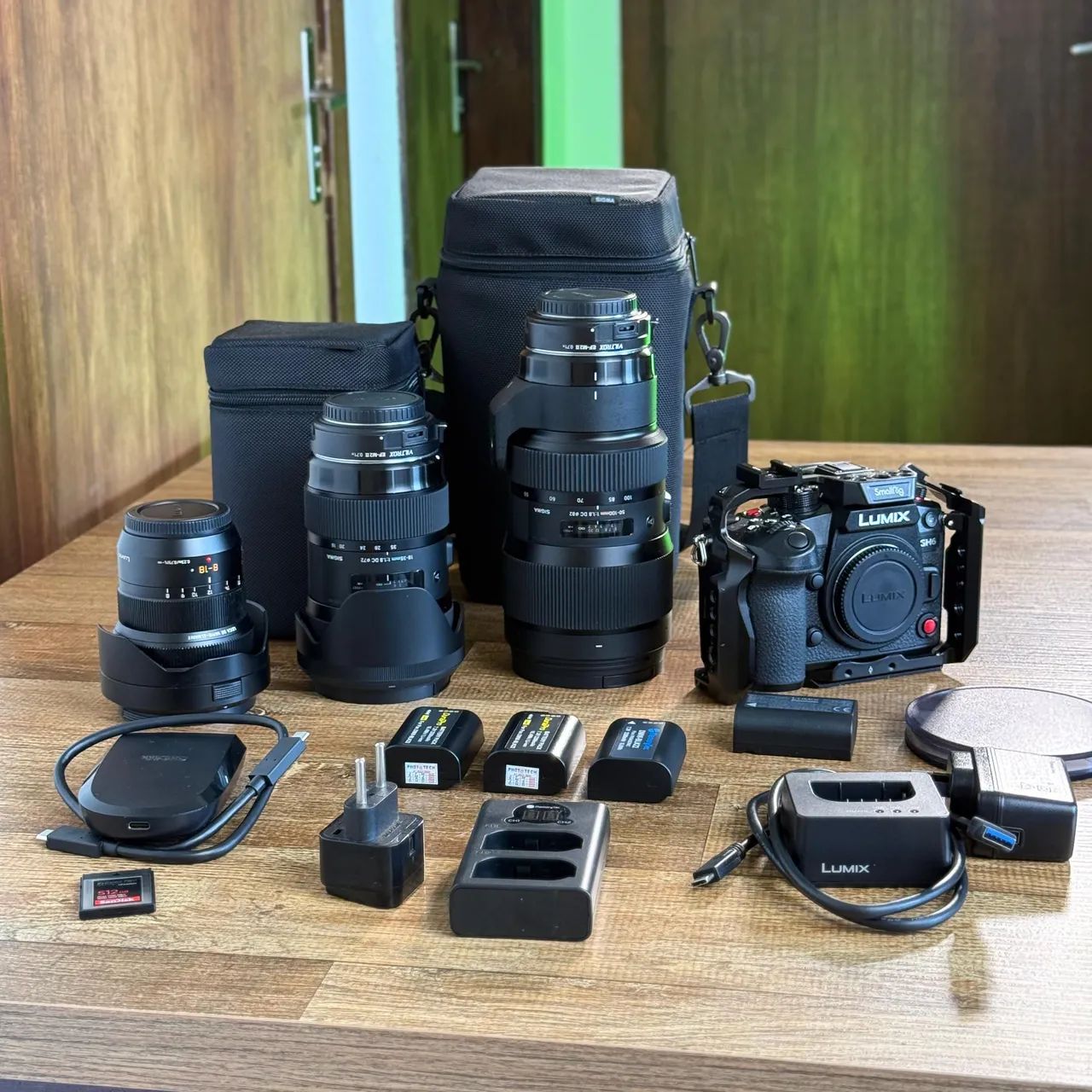 Câmera Panasonic Lumix GH6 + Lentes + Cage+ Cartão  - Foto 5