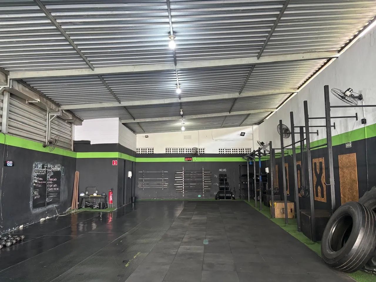 ? VENDE-SE BOX DE CROSS TRAINING - PORTEIRA FECHADA - Foto 3