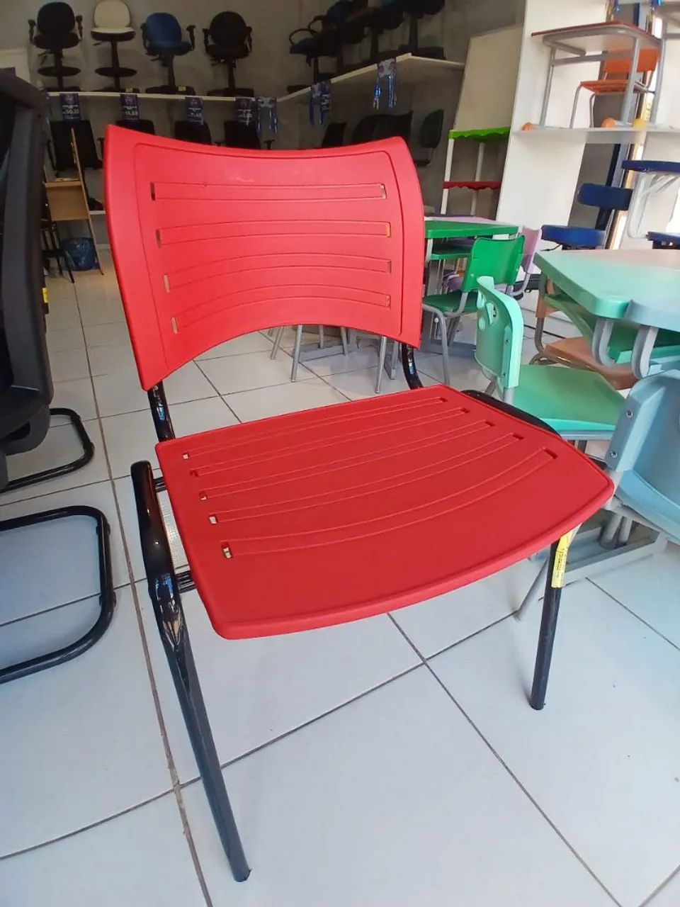 Cadeira Iso - diversas cores - Foto 3