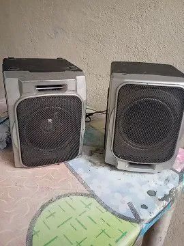 2 Caixas de som de Micro System (uma com som xiando)