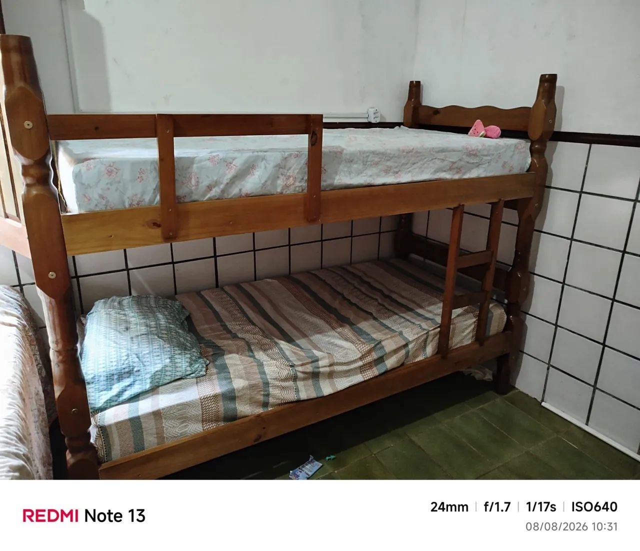 Vendo Cama Beliche + 2 Colchões de solteiro 