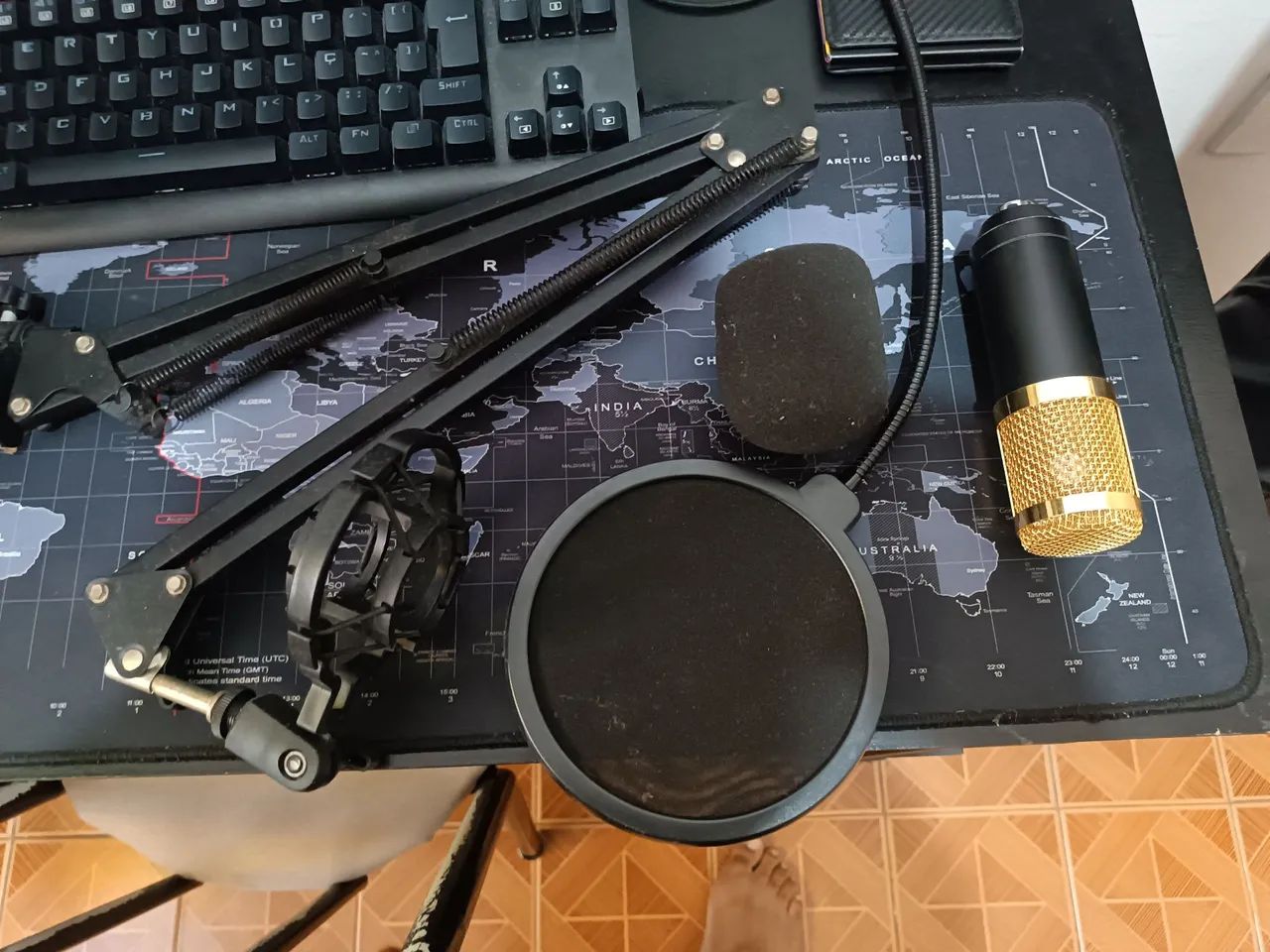 Kit Microfone Condensador BM800 Completo de Mesa (com Pop Filter e Tripé) - Foto 2