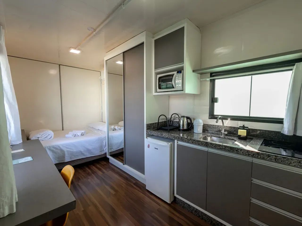 Cacupé | Studio 100% Mobiliado - Sem Fiador Sem Caução - 1 Quarto em localização tranquila