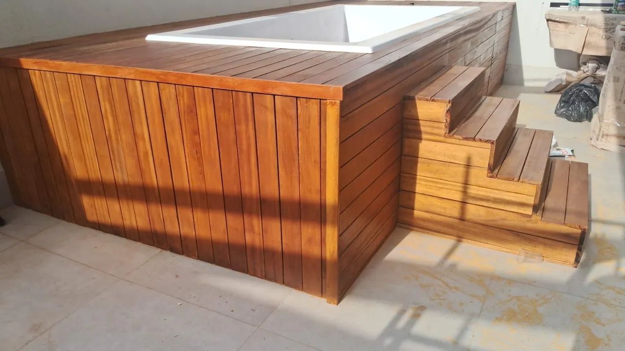 Deck em madeira para piscina  - Foto 3