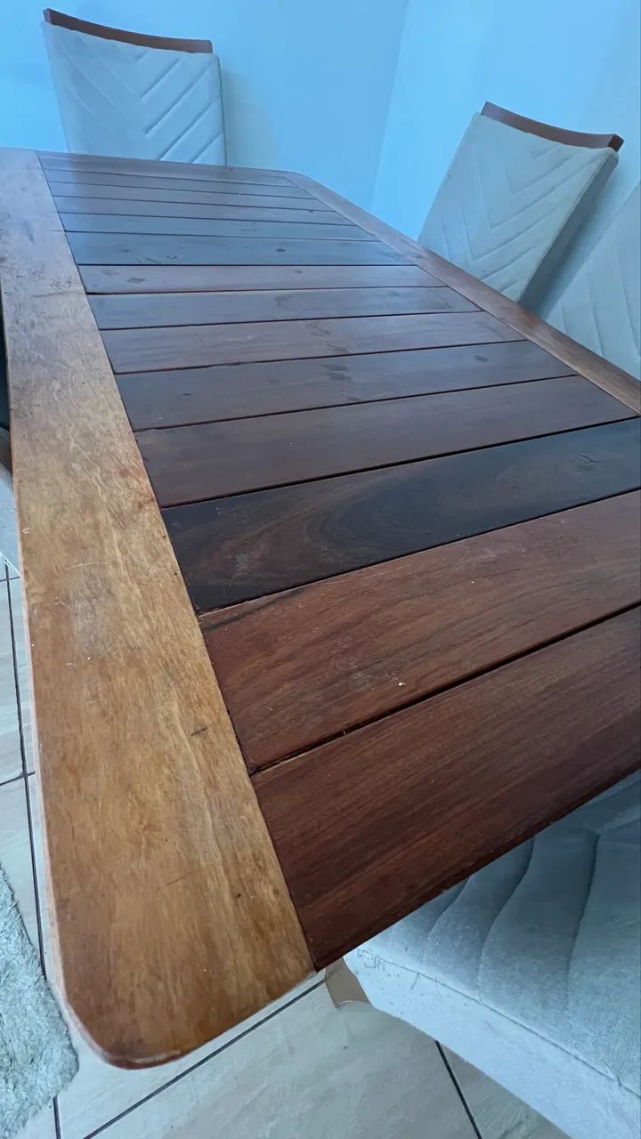 Mesa de jantar em Madeira maciça e 7 cadeiras estofadas.  - Foto 2