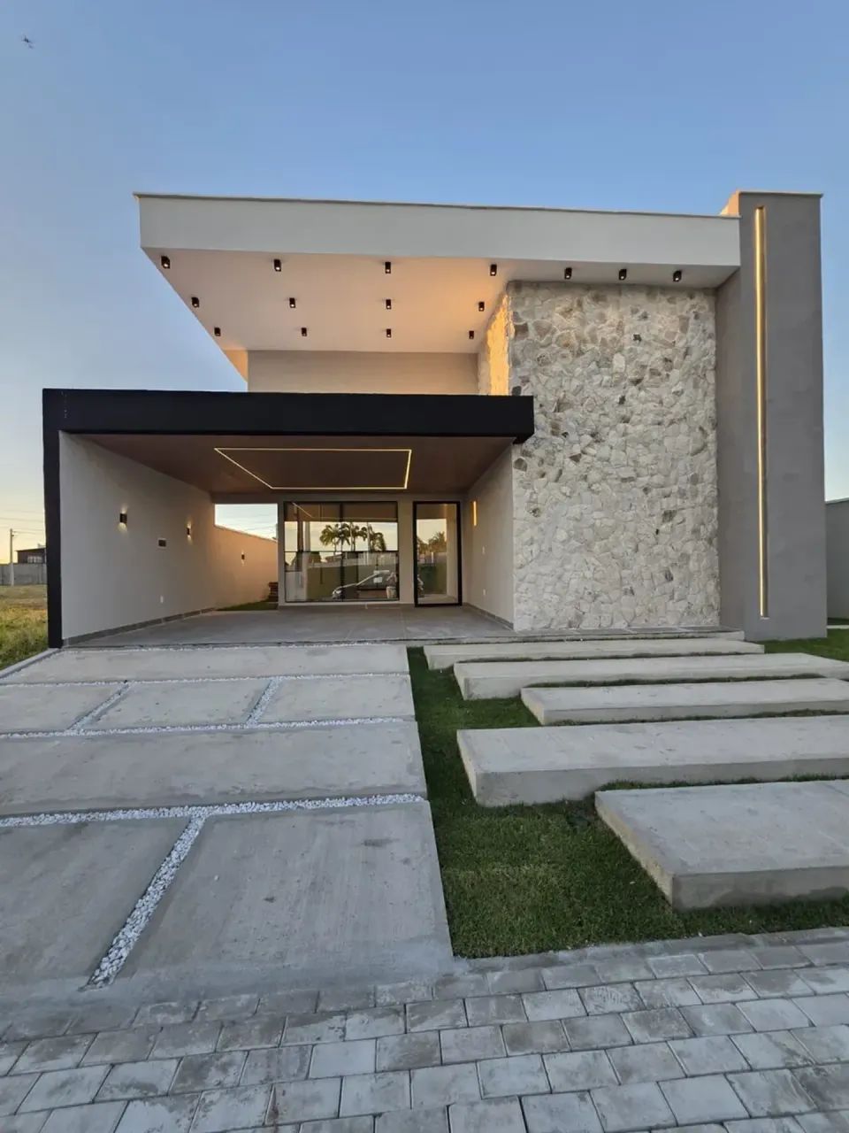 CASA EM CONDOMÍNIO A VENDA COM 3 SUÍTES E 165 M² NO CENTRO DO EUSÉBIO.