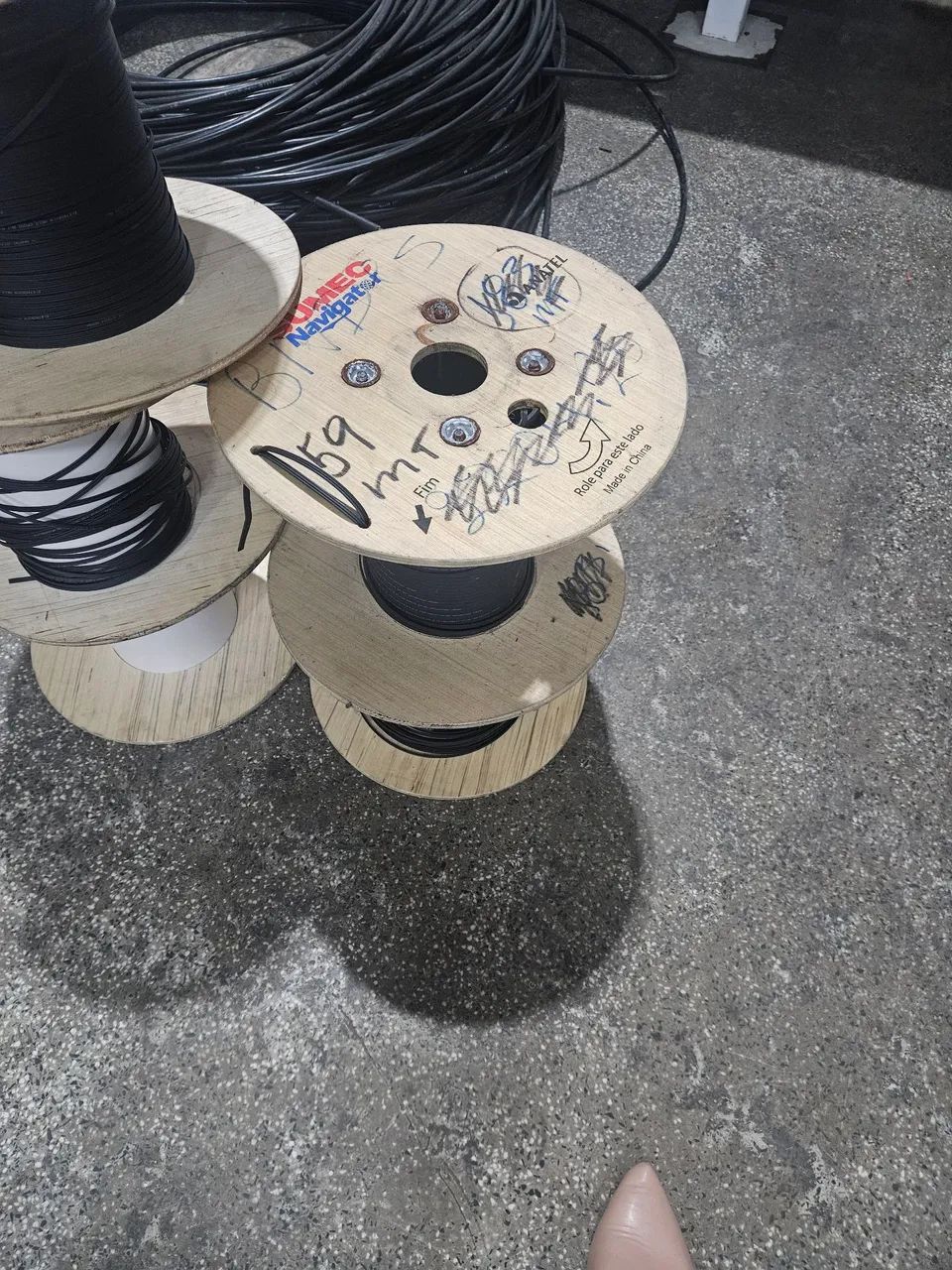 Bobina vazias de fios de internei 