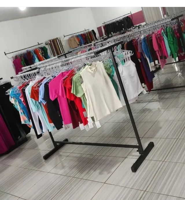 Araras e balcão caixa para loja de roupas - Foto 5