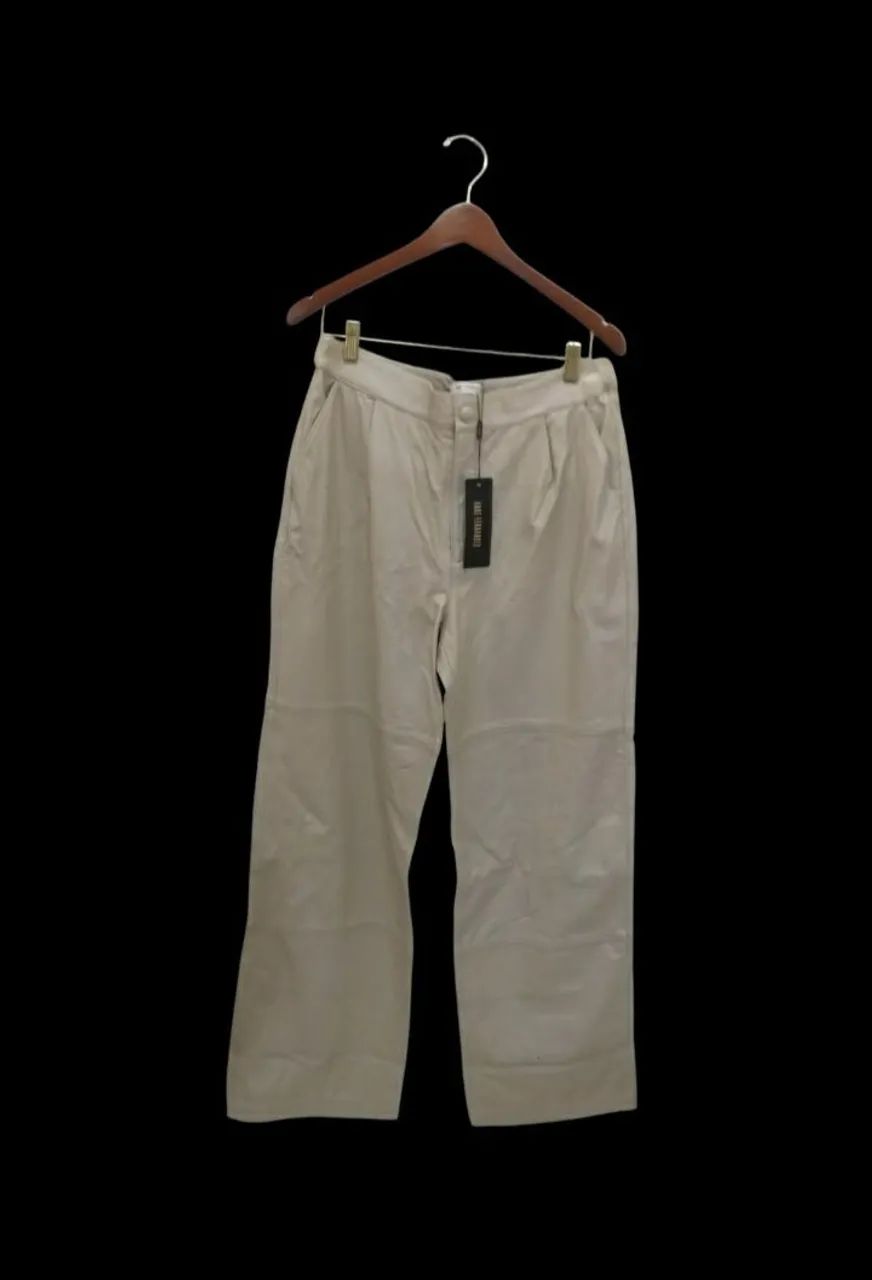 CALÇA DE COURO LEGÍTIMO, MARCA ANNE FERNANDES. NOVA! COM ETIQUETA!